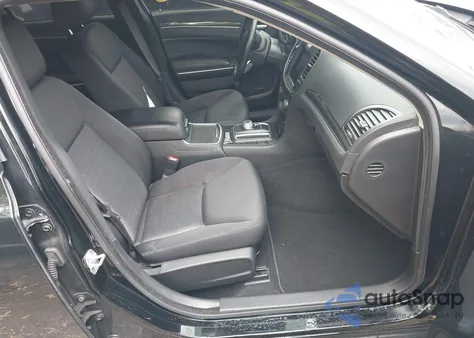 2021 Chrysler 300 Touring z USA, uszkodzony, nr VIN 2C3CCAAG6MH558382